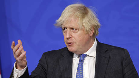Johnson admite haber asistido a una fiesta en pleno confinamiento pero afirma que creía que era un «evento de trabajo» y la Red no le perdona
