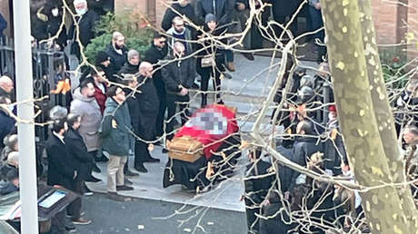 Un funeral en Roma con un ataúd envuelto en una bandera nazi provoca indignación en la Iglesia católica