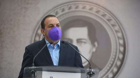 Dejan ‘narcomantas’ en Morelos contra el gobernador Cuauhtémoc Blanco tras el asesinato de un presidente municipal y este responde que «le dan risa»