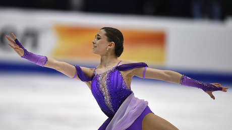La estrella rusa de patinaje artístico sobre hielo Kamila Valíeva bate el récord mundial en el programa corto individual del Campeonato Europeo