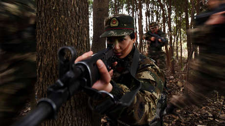 VIDEO: Entrenamientos a lo ‘Misión: Imposible’ de la unidad femenina de élite de Armas y Tácticas Especiales de China