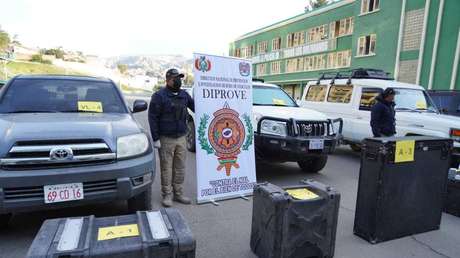 La Policía de Bolivia recupera los vehículos de la Embajada de Venezuela que fueron vendidos por los ‘diplomáticos’ de Guaidó