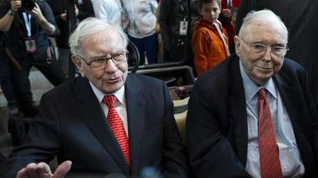 Inversionista explica por qué la mano derecha de Warren Buffett califica al bitcóin como «veneno para ratas»