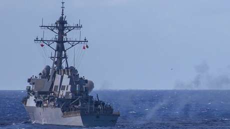 China expulsa a un destructor de misiles guiados de EE.UU. que «entró ilegalmente» en aguas disputadas del mar de la China Meridional