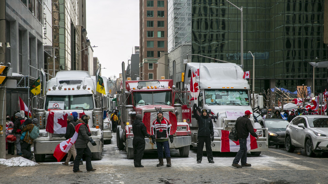 Canadian Prime Minister invokes emergency law for the first time to deal with truck drivers' protests in the country