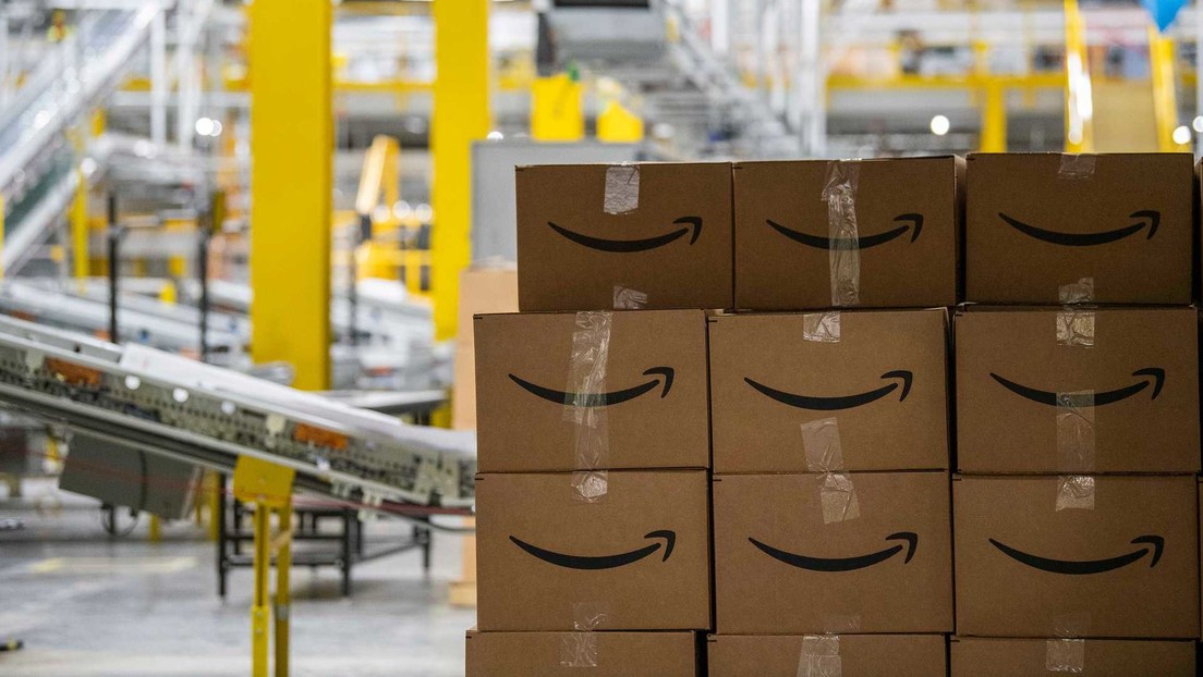 "They could see their wages reduced to the minimum": An Amazon Rep Allegedly Threatens Employees If They Unionize