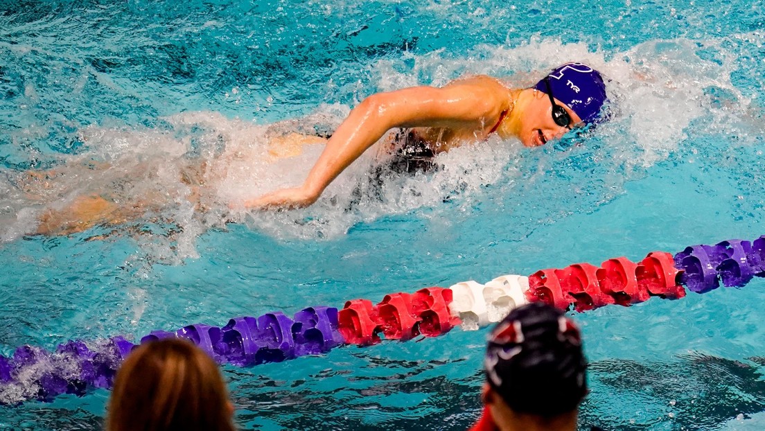 Made to swim. Лия Томас пловец. Лия Томас пловчиха.