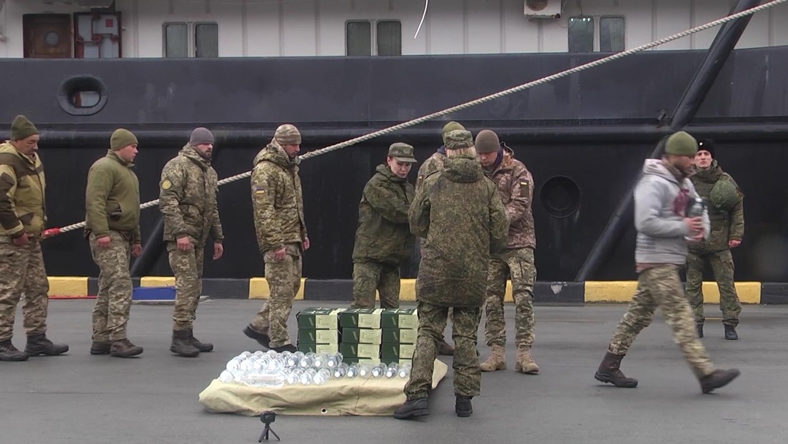 Rusia mengatakan kapal militer Ukraina menyerang kapal yang membawa tahanan militer Ukraina