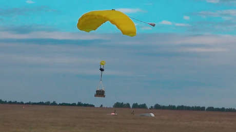 VIDEO: Rusia desarrolla un paracaídas ‘inteligente’