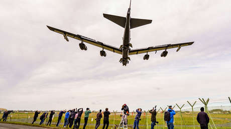 VIDEO: Captan el aterrizaje de bombarderos de EE.UU. B-52 con capacidad nuclear en suelo británico