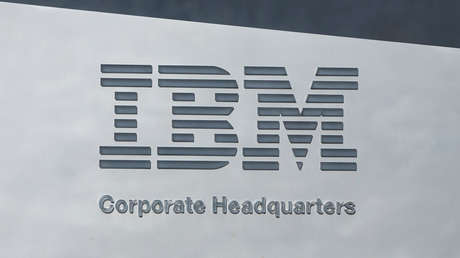 Gerentes de IBM describieron a sus empleados de mayor edad como «dinobebés» que deben convertirse en una «especie extinta»