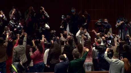 "Nos queremos vivos": Periodistas mexicanos protestan en la Cámara de Diputados ante la violencia contra la prensa