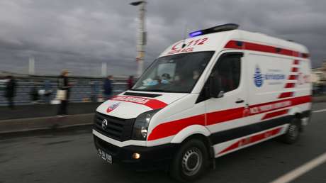 VIDEO: Un paramédico muestra sus increíbles habilidades al volante de la ambulancia durante una emergencia