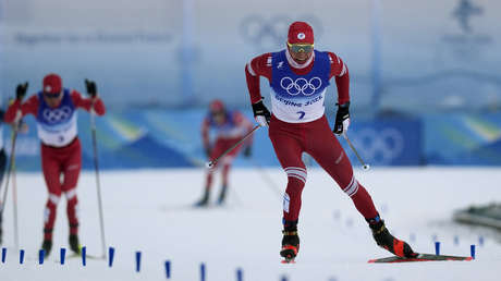 Los esquiadores rusos se llevan el oro y la plata en la prueba de salida masiva de esquí en los JJ.OO. de Pekín