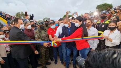 Tras casi 2 años cerrado: Venezuela abrió nuevamente el paso fronterizo con Brasil NOTIGUARO Venezuela anuncia la reapertura del paso fronterizo con Brasil