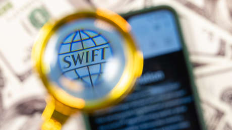 Deciden desconectar algunos bancos rusos del SWIFT: ¿qué significa y qué consecuencias tendrá?