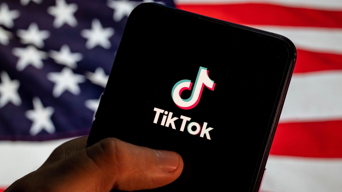 Una estrella de TikTok vincula los crecientes precios de la gasolina con Putin tras participar en una reunión virtual con la Casa Blanca