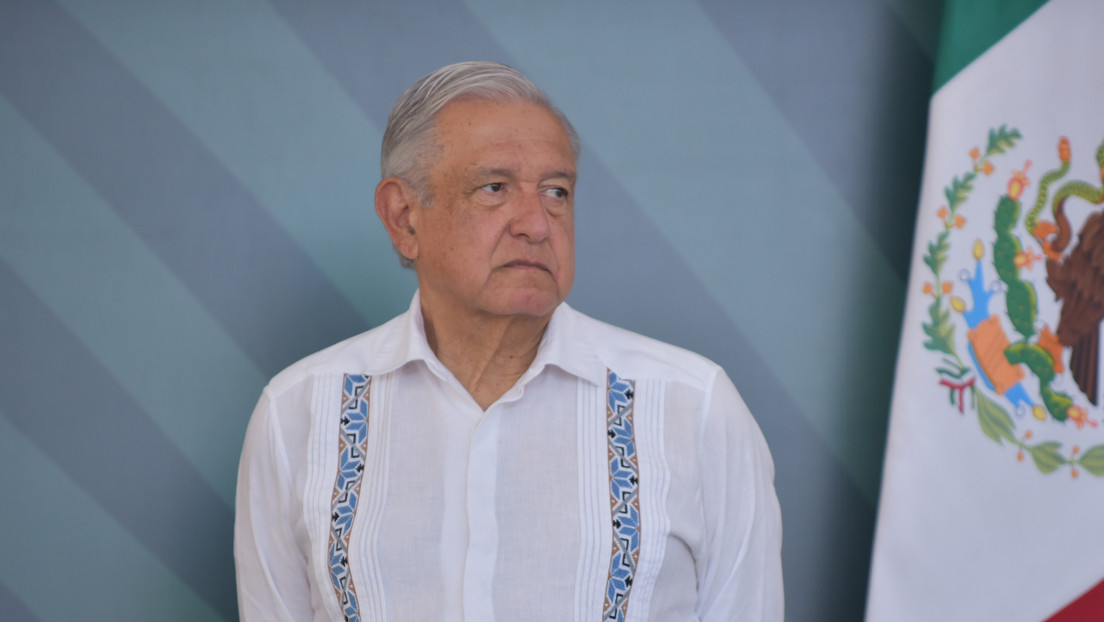 López Obrador celebra el polémico decreto que permite a funcionarios promover la consulta de revocación de mandato