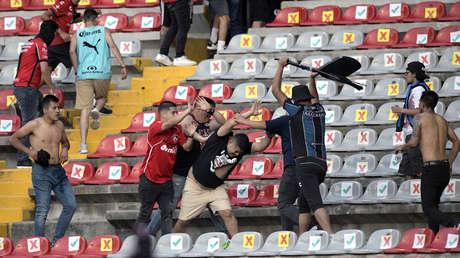 El club Querétaro de México jugará a puerta cerrada por un año tras la brutal violencia desatada en el partido contra el Atlas