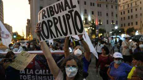 Protestan en las calles de Perú tras fallo del Constitucional que ordenó excarcelar a Fujimori