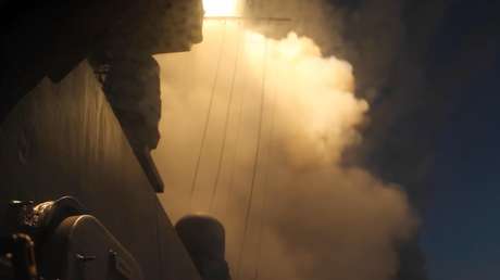 Rusia muestra el momento del lanzamiento de 8 misiles de crucero Kalibr contra instalaciones militares de Ucrania (VIDEO)