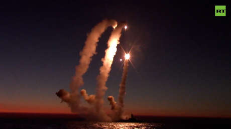 VIDEO: La Armada rusa lanza desde el mar Negro un ataque con misiles Kalibr contra infraestructura militar ucraniana