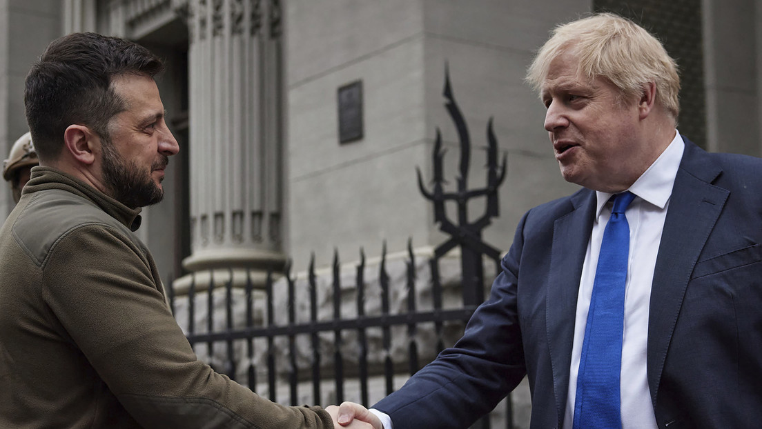 Boris Johnson promete "apoyo inquebrantable" a Ucrania y acuerda otorgar a Kiev nueva ayuda militar junto con 500 millones de dólares en préstamos