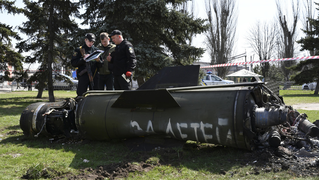 Imágenes del número de serie del misil que impactó en Kramatorsk pueden permitir identificar a qué país pertenece