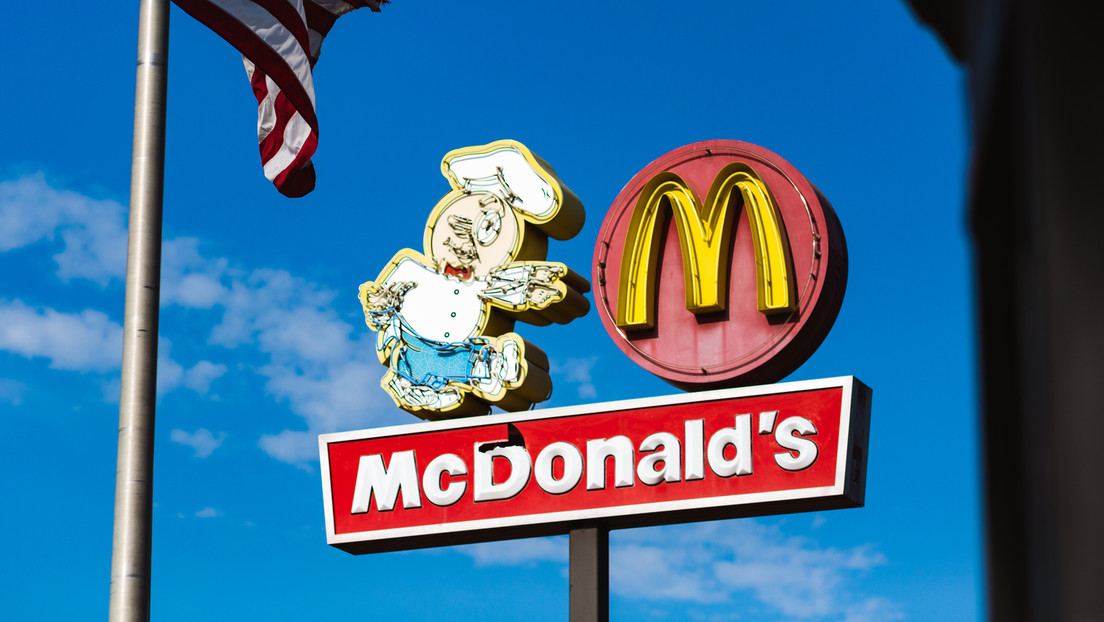 Un hombre encuentra patatas fritas de McDonald's emparedadas en su cuarto de baño hace más de 60 años