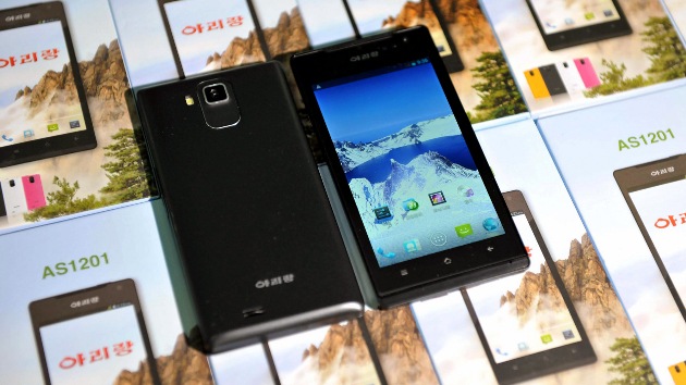 Un 'smartphone' sin internet: Corea del Norte lanza su propio teléfono inteligente