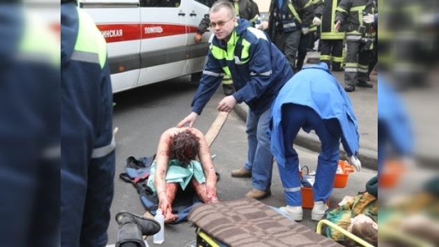 Urge sangre para los heridos por las explosiones en el metro de Moscú