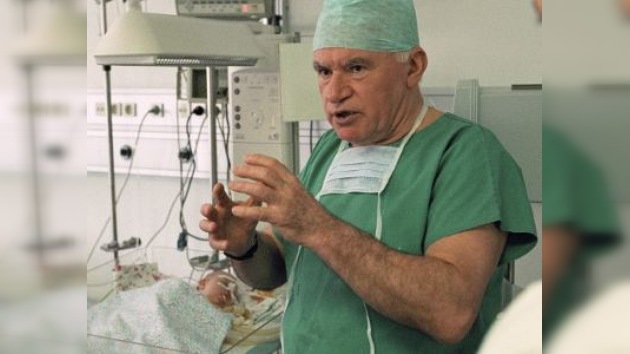 Leo Bokeria: con un corazón vivo en las manos