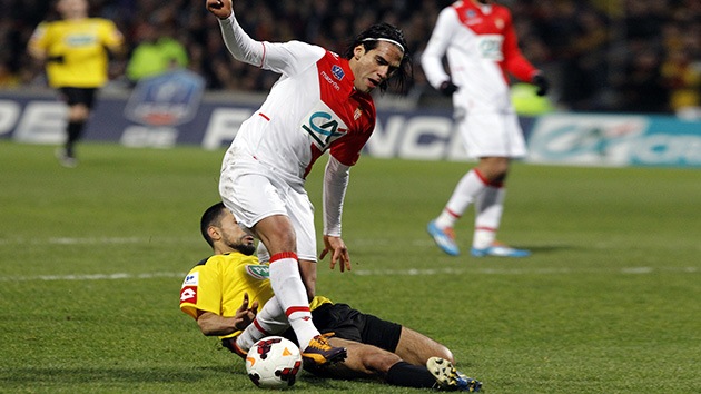 El futbolista francés que lesionó a Falcao recibe amenazas de muerte por la Red