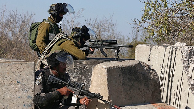 Militares israelíes matan a una mujer palestina que atacó a un soldado