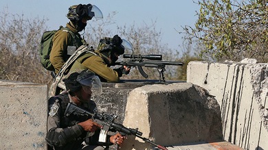 Militares israelíes matan a una mujer palestina que atacó a un soldado