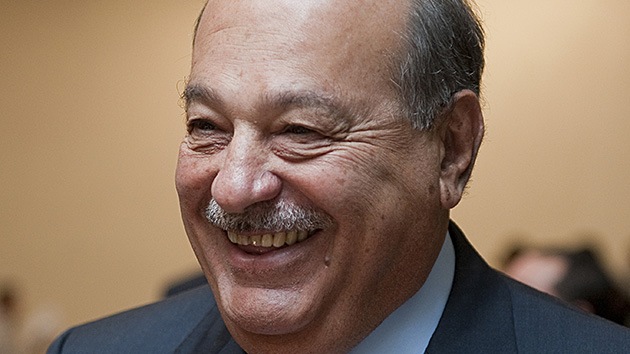 El multimillonario mexicano Carlos Slim compra dos equipos de fútbol