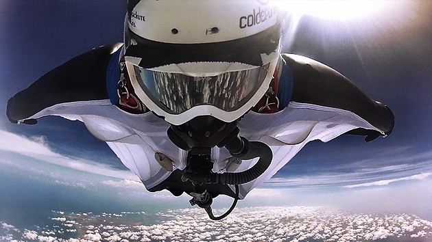 VIDEO: Bate cuatro récords mundiales con un solo salto