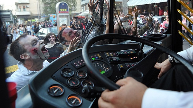 Un joven 'perseguido por zombis' causa una colisión múltiple de coches en EE.UU.