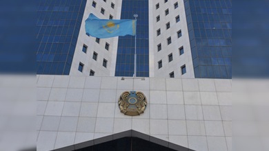 Kazajistán niega que planee vender uranio a Irán