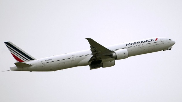 Un hombre cae en Níger desde un avión de Air France