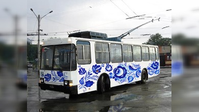 Trolebuses artesanales para combatir la competencia
