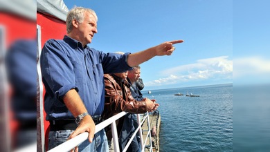 James Cameron, buzo honorífico del lago ruso Baikal