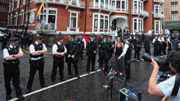 El proceder del Reino Unido en el caso Assange "se parece" a la cuestión sobre las Malvinas