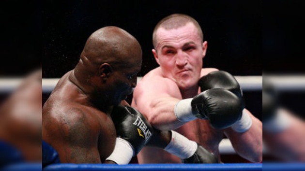 El boxeador ruso Lébedev derrota al estadounidense James Toney