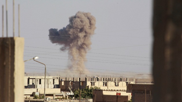 John McCain solicita a Obama que bombardee Siria