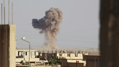 John McCain solicita a Obama que bombardee Siria