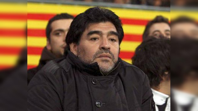 Maradona no ha recaído en las drogas, según su médico personal