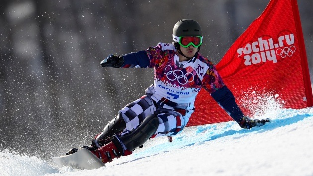 El snowboardista ruso Vic Wild gana la medalla de oro en el eslalon gigante paralelo