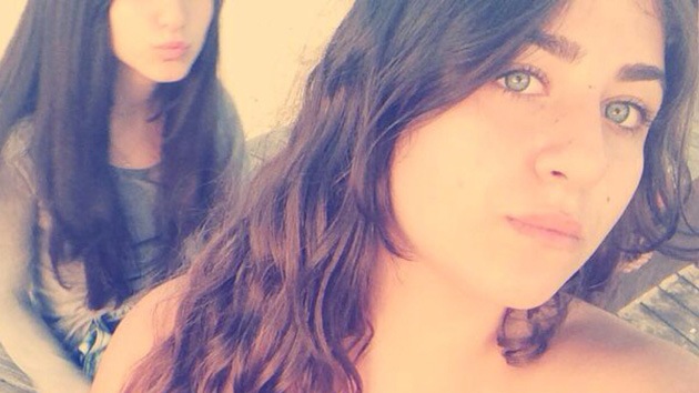 Miradas sensuales que invitan a matar: 'selfies' que incitan el odio contra los árabes