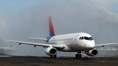 Aviones rusos Sukhoi Superjet 100 aterrizan en el pujante mercado aeronáutico chino